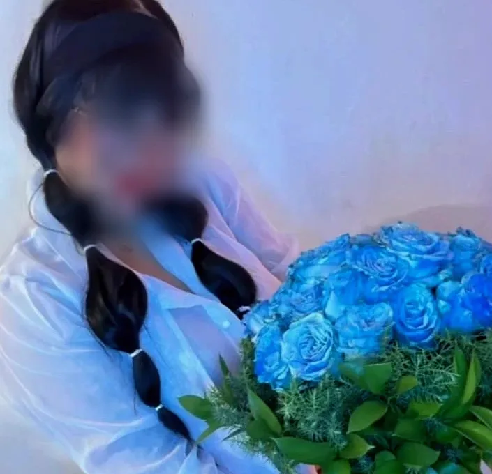 Bettina, 25