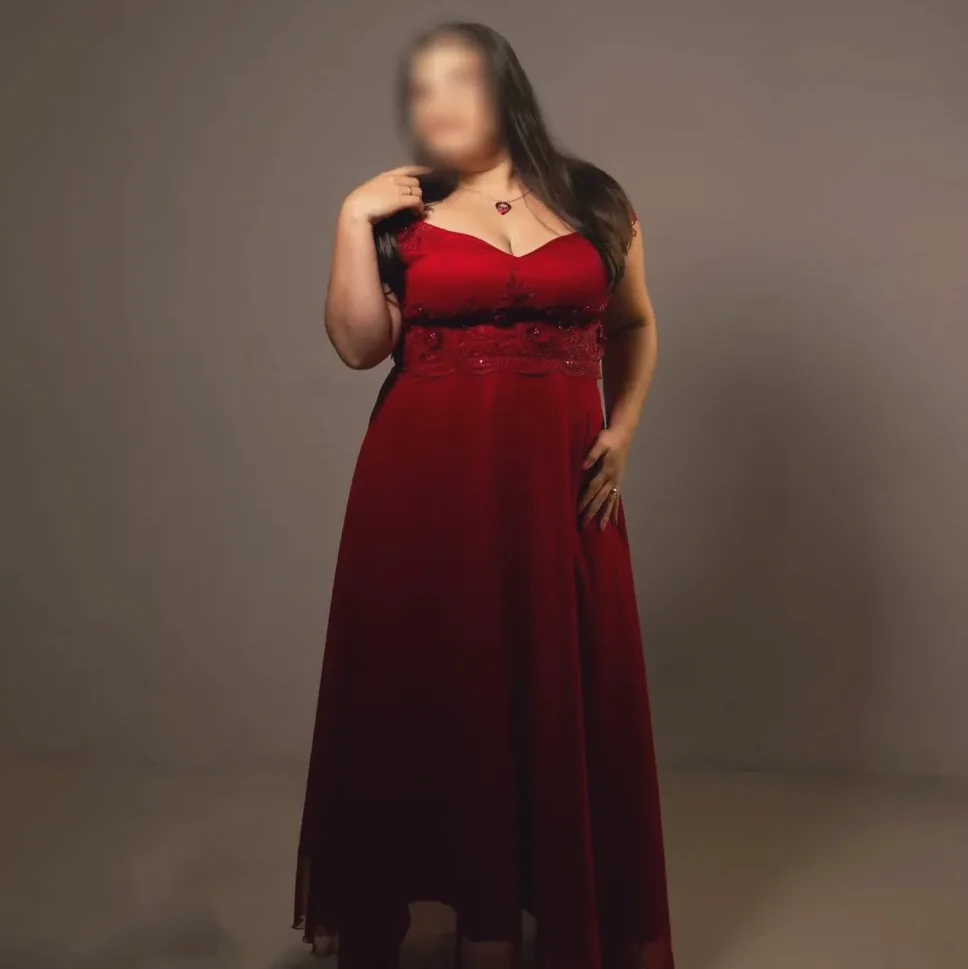 Lara, 32