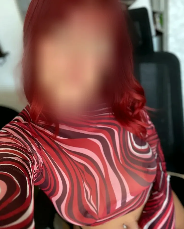 Mirela, 26
