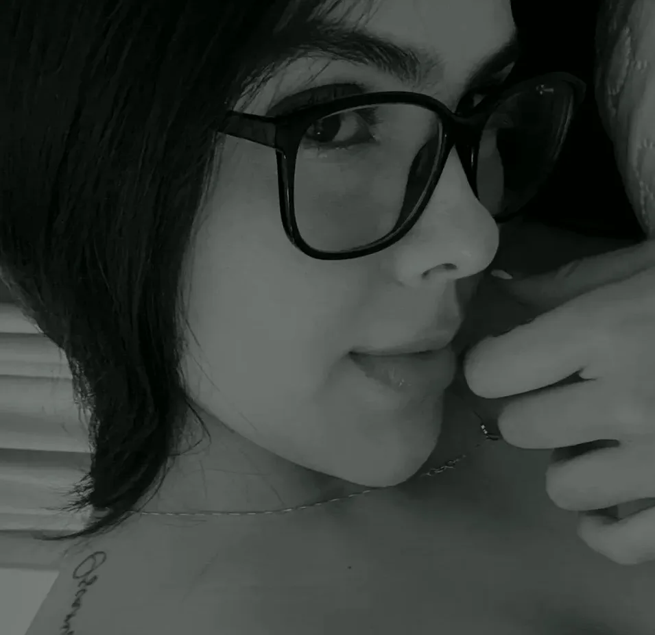 Simone, 23