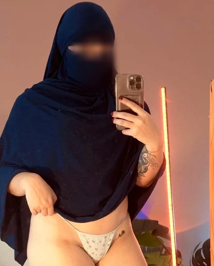 Stefanie, 24